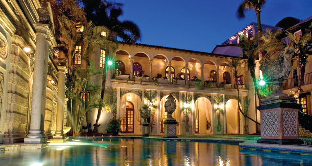 luxury-celebrity-Homes-the-Versace-Mansion