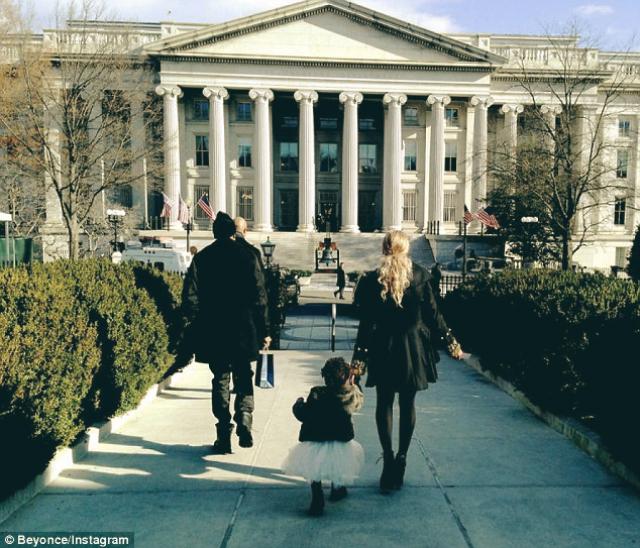 Celebrity Homes : Beyonce and Jay-z Hampton's Home | Beyonce, Jay-z and Blue Ivy at Michele Obama Anniversary at White House