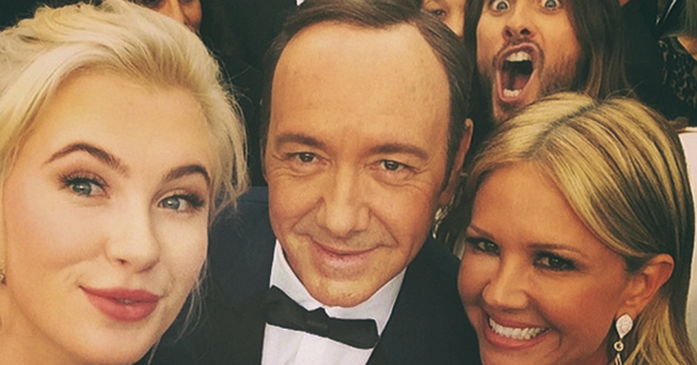 Funniest-celebrity-moments-at-2014-Oscars-night-photobomb-jared-leto-and-kevin-spacey