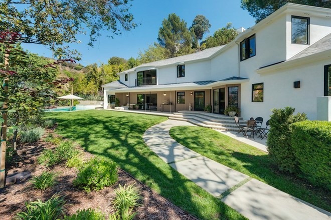 Celebrity homes Scarlett Johansson New LA Home