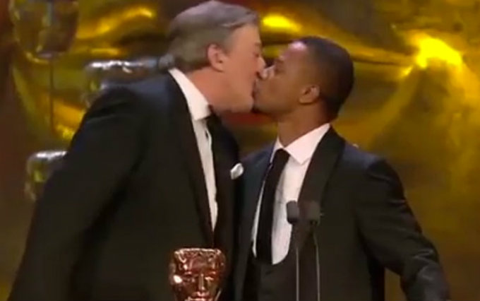 Cuba Gooding Jr. kiss Stephen Fry_BAFTA Awards  Highlights