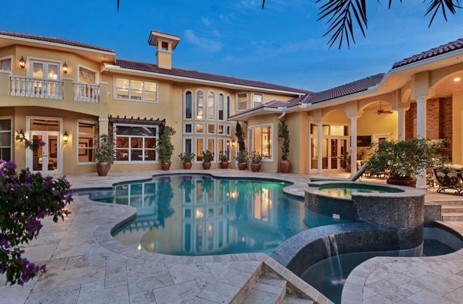 Celebrity Homes Jason Taylor is selling his Miami Mansion (15)
