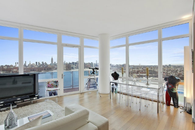 Photo: house/residence of the  5 million earning New York City, New York, USA-resident
